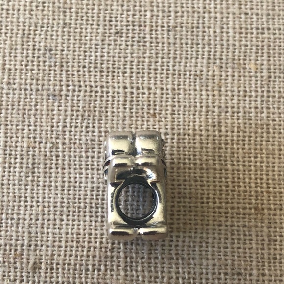 PANDORA Gingerbread Man With Red Enamel Scarf - Picture 4 of 8